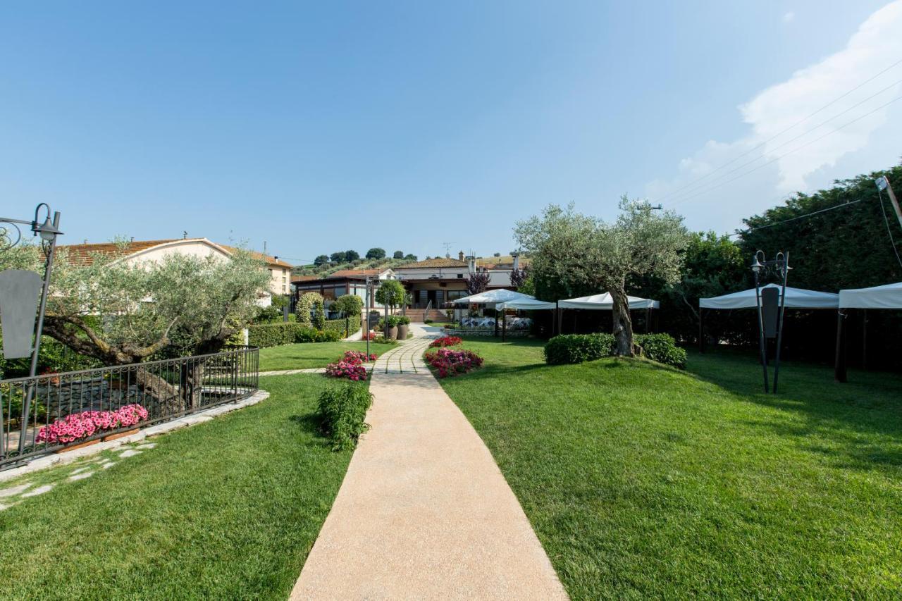 Il Parco Dei Poeti B&B Cellino Attanasio Exterior foto
